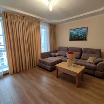 Володимира Івасюка вул., 7