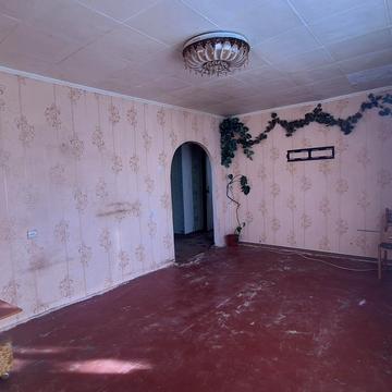 Металургів вул., 1