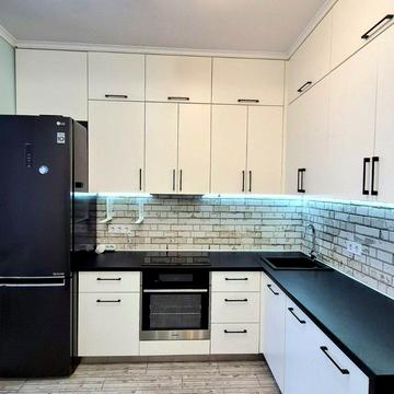 Братська вул., 12