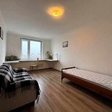 Павла Тичини просп., 13