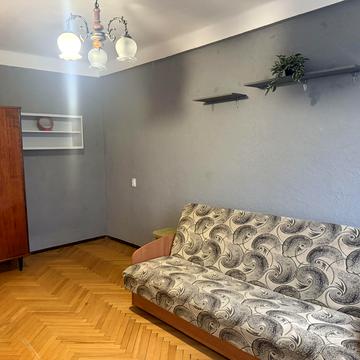 Нагірна вул., 12