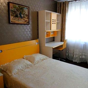 Космонавтів вул., 26