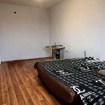 Однокімнатна в малосімейці  на Шкільному