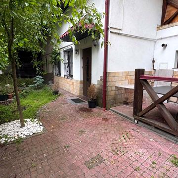 Дорошенка вул., 25