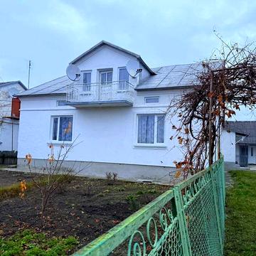 Половина будинку та земельна ділянка 16 сот., с. Батятичі