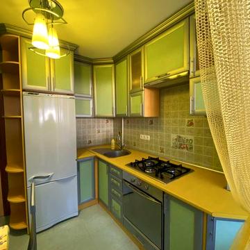 Здається 2 кімнатна з автономним опаленням.