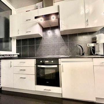 Оренда 2К. Метро Васильківска 5 хв. ГЕНЕРАТОР , ЛІФТ , ПАРКІНГ