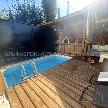 Продаж таунхауса з басейном в Святопетрівському