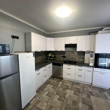 Здам 1 км біля центру 2 поверх