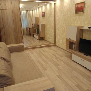 Олександра Поля просп. (Кірова), 42