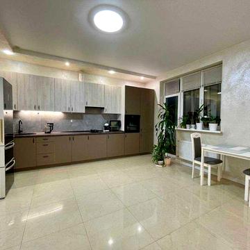 2-комнатаня квартира с ремонтом на Таирово (Червоный хутор)