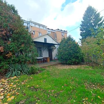 Літературна вул., 23