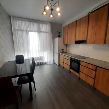 Академіка Філатова вул., 2