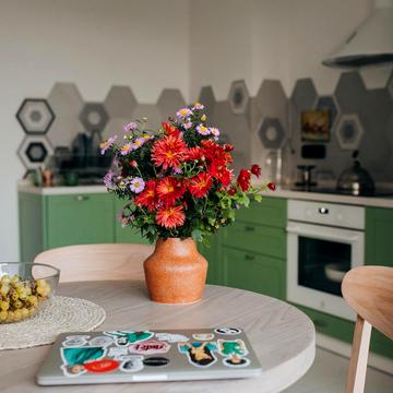 Академіка Глушкова просп., 9-Є