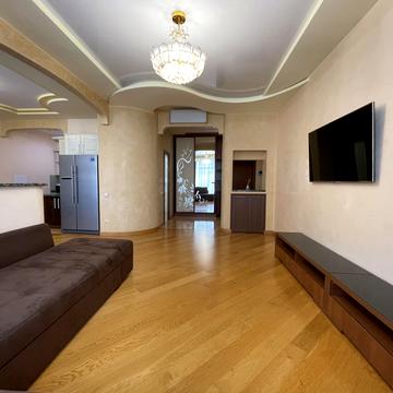 Андрія Верхогляда вул. (Михайла Драгомирова), 12