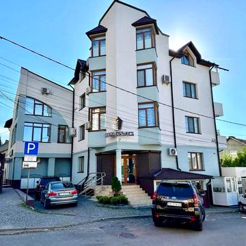 Запорізька вул., 1