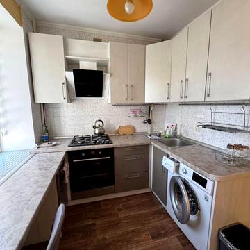 Трудова вул., 13