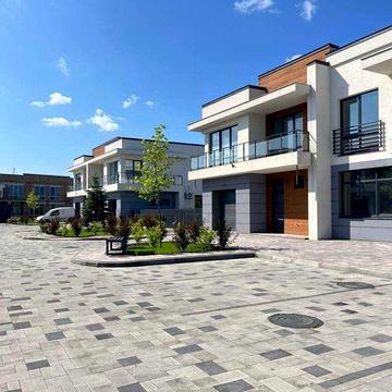 Продаж зданого таунхауса біля річки