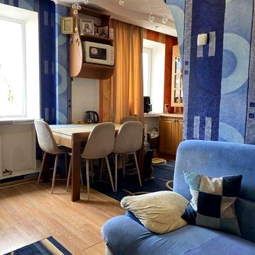 Продам трикімнатну квартиру - 57 м² по вулиці Яновського.