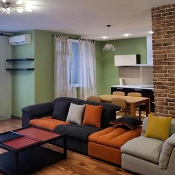 Раїси Окіпної вул., 10