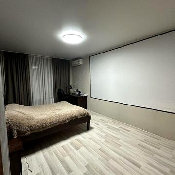 Продається 2-х кімнатна квартира, центр Камʼянське