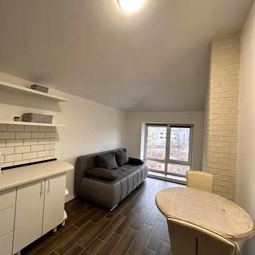 Залізнична вул., 32