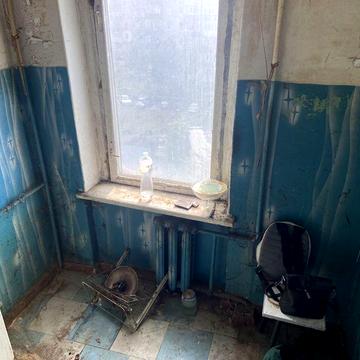 Продам малосімейку 12 м.кв. Під ремонт приватизована. 6 поверх .