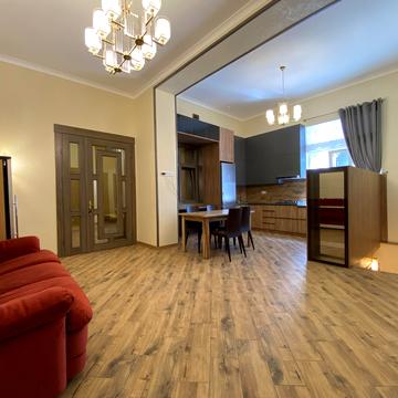 Євгена Озаркевича вул., 22