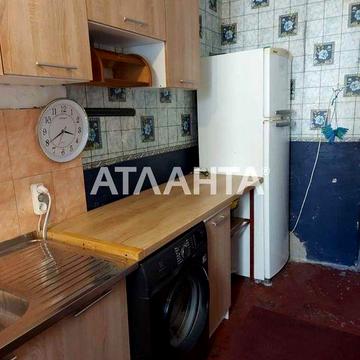 Просторная комната со своей кухней  в кирпичном доме