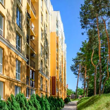 Валерія Лобановського вул., 30