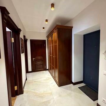 Простора двокімнатна. Щасливе. Середній поверх.