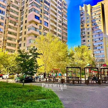 Продам 3-х комнатную квартиру в кирпичном ,жилом доме Центр.