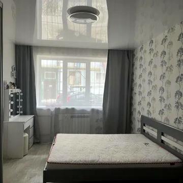 Космонавтів вул., 11