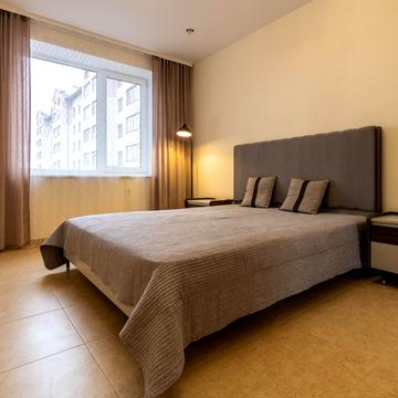 Івана Пулюя вул., 15