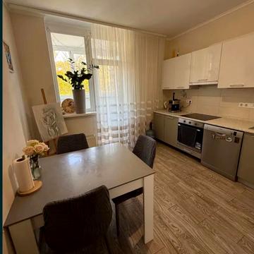 Академіка Заболотного вул., 15