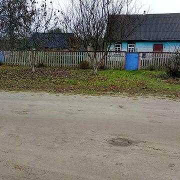 Продам дві земельні ділянки з хатами