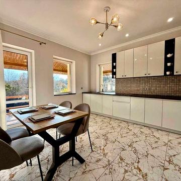 Продаж будинку у Брюховичах