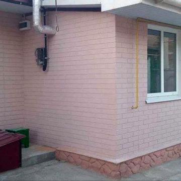 Продам новозбудований будинок з газовим опаленням в центрі міста.