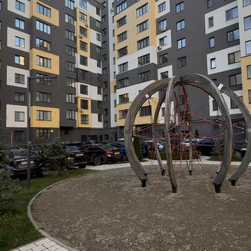 Олександра Довженка вул., 4/2