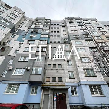 Героїв України вул. (Героїв Сталінграду), 36