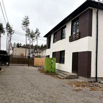 Будинок дуплекс біля парку