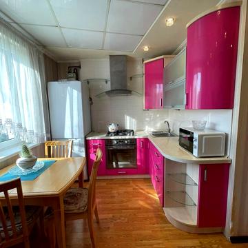 Героїв просп., 4