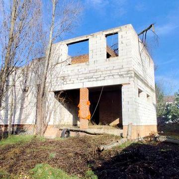 Недобудова з бомбосховищем. Акційна ціна. 16 Квт. Ліс. Озеро.