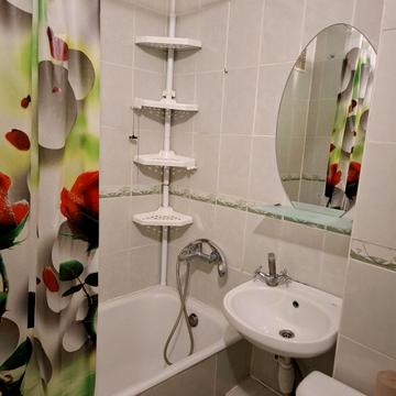 Братиславська вул., 4