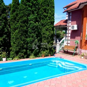 Травнева вул., 2