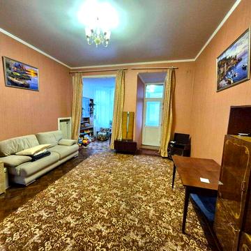 Продам в центре Харькова 2комн квартиру.