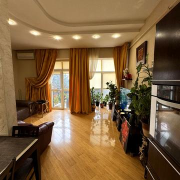 Набережна, 7