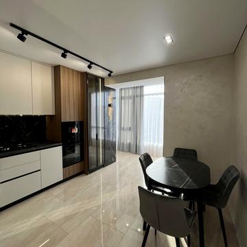 Миру вул., 100