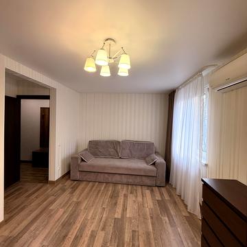 Вацлава Гавела бульв. (Івана Лепсе), 11