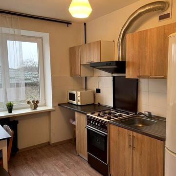 Медової Печери вул. (), 69